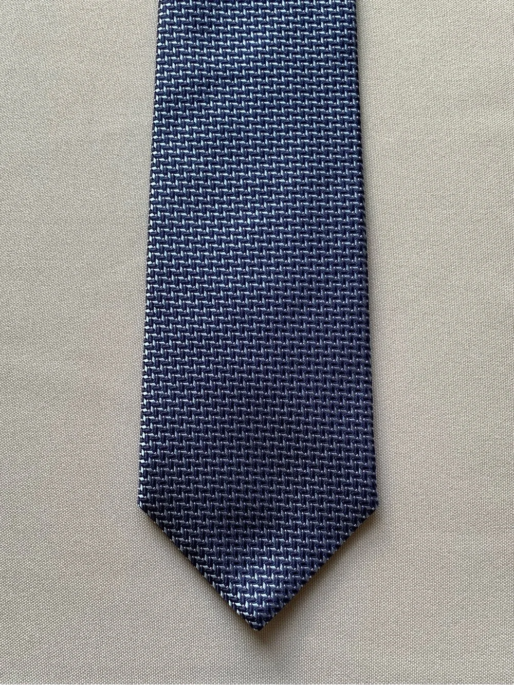 Brooks Brothers 346 Pure Silk Tie Blue Geometric Textured Mens Necktie 57”